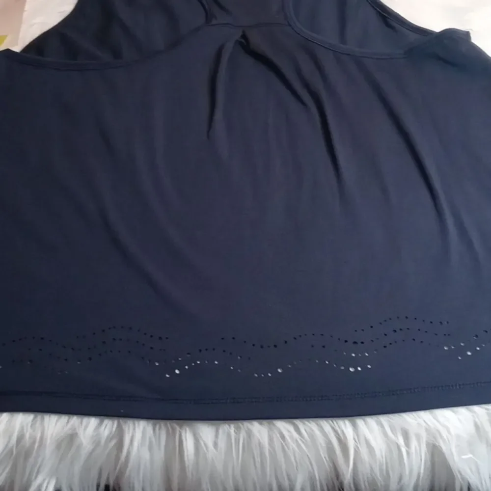 All in motion  tank top 
M - Picture 3 of 3